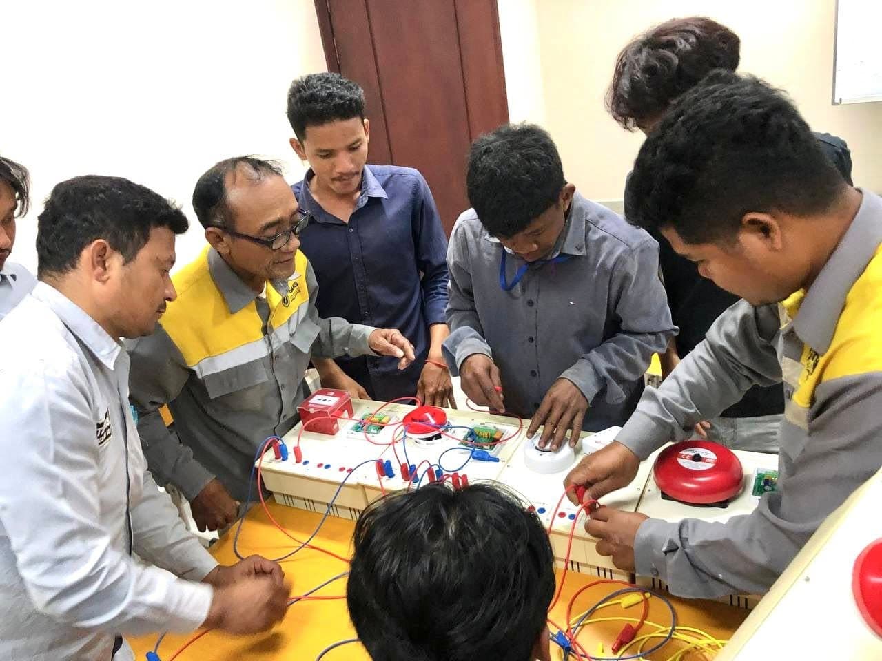  កម្រងរូបភាព និង សកម្មភាពខ្លះៗ ពីវគ្គបណ្ដុះបណ្ដាលក្នុងគម្រោង MEP Installation & Maintenance Upskill ក្រុមទី១ លើជំនាញបច្ចេកទេស "ការតំឡើងប្រព័ន្ធបញ្ជាម៉ូទ័រអគ្គិសនី" ដោយ លោកគ្រូ សួស សុជាតិ នាថ្ងៃទី២២-ទី២៤ ខែធ្នូ ឆ្នាំ២០២៥ នៅវិទ្យាស្ថានជាតិបណ្តុះបណ្តាលបច្ចេកទេស (NTTI) ។